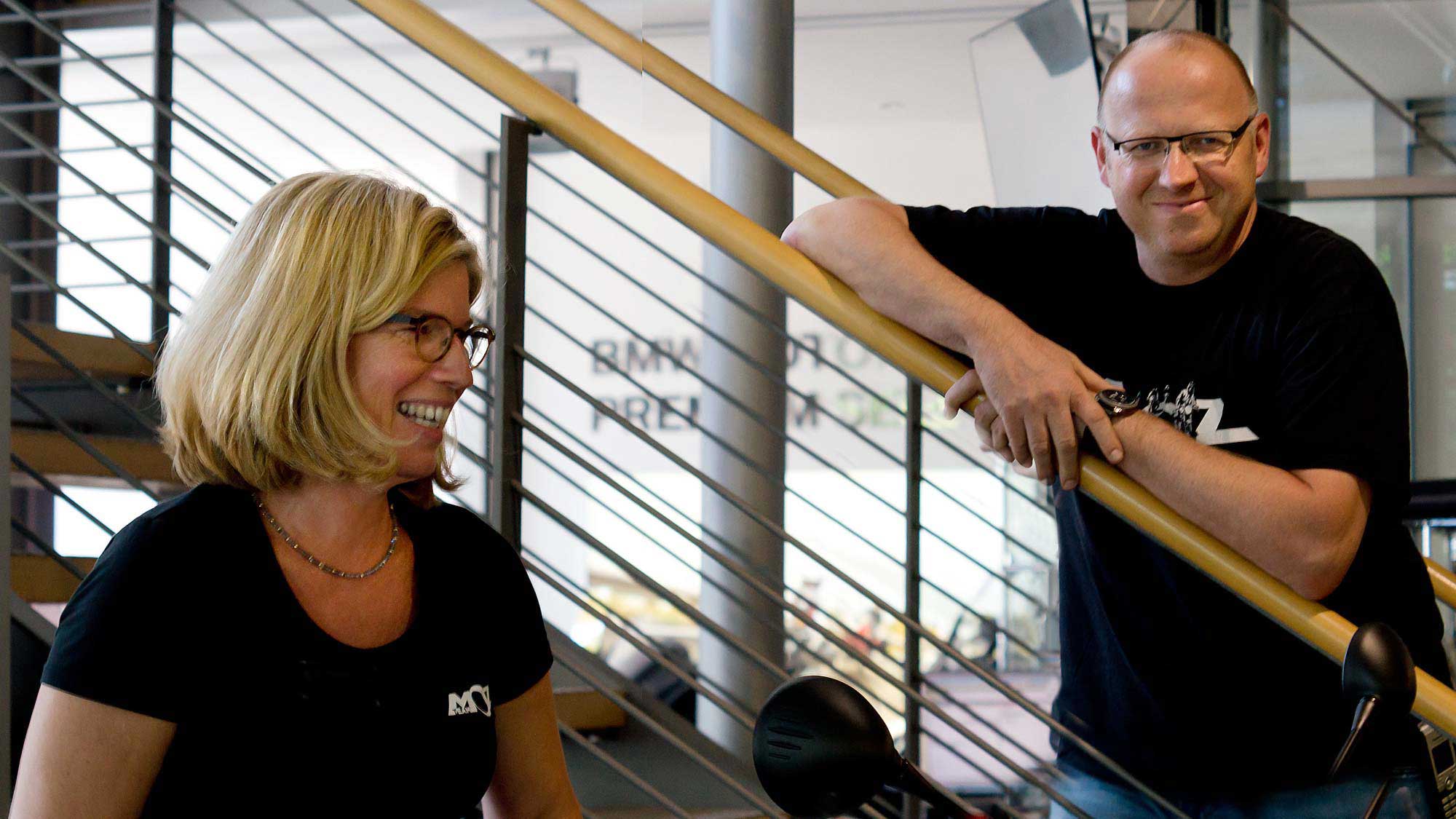 Andrea Schwär und Oli Hofsommer vom Motorradzentrum Freiburg